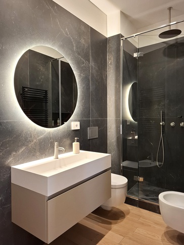 Bagno in stile contemporaneo di 4 di Colandrea Bausano Architetti