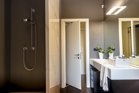 Bagno in stile contemporaneo di 14 di FAD Fucine Architettura Design