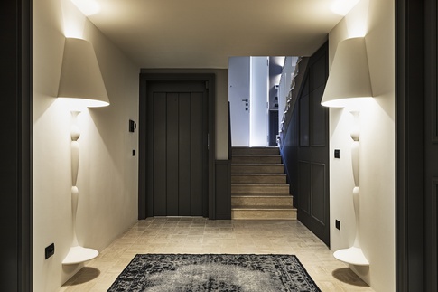 Taverna in stile contemporaneo di 60 di COLLETTIVO_INVƎRSO Taverna in stile contemporaneo di 60 di COLLETTIVO_INVƎRSO