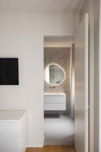 Bagno in stile contemporaneo di 6 di EasyRelooking srls