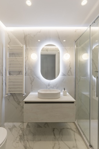 Bagno in stile contemporaneo di 10 di Alessandra Avagnano Architetto