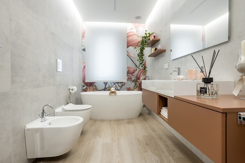 Bagno in stile contemporaneo di 5 di Studio progettazione  Giacomo Frecciarulo