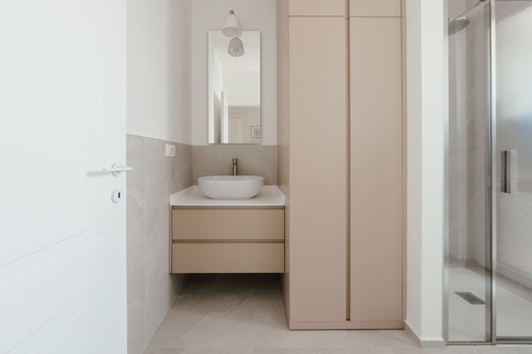 Bagno di Servizio in stile contemporaneo di 5 di Annalisa Carli Architetto