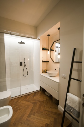 Bagno in stile contemporaneo di 7 di NZstudio architettura e design