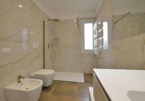 Bagno in stile classico di 8 di Ladelbrocco