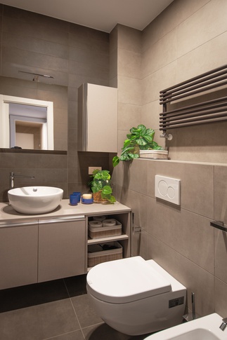 Bagno in stile contemporaneo di 6 di architetto Caterina Martini