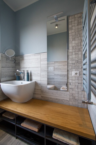 Bagno in stile contemporaneo di 7 di OZ Interiors