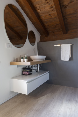 Bagno in stile moderno di 12 di zero6studio