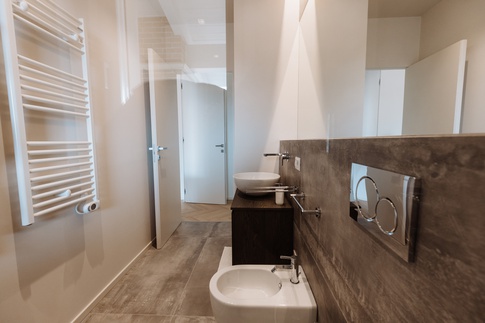 Bagno in stile moderno di 5 di SMartSTUDIO