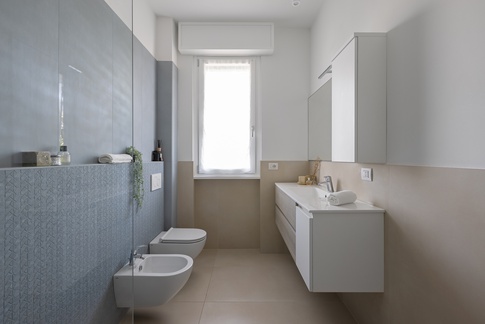 Bagno in stile moderno di 6 di Chantal Forzatti architetto