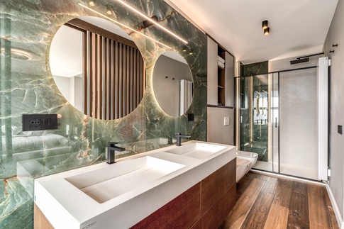 Bagno in stile contemporaneo di 6 di MOB Architects