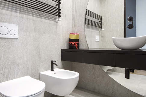 Bagno di Servizio in stile contemporaneo di 4 di kkarchitecture