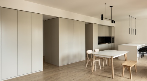 Open Space in stile minimal di 46 di Cristina Massimino Architetto