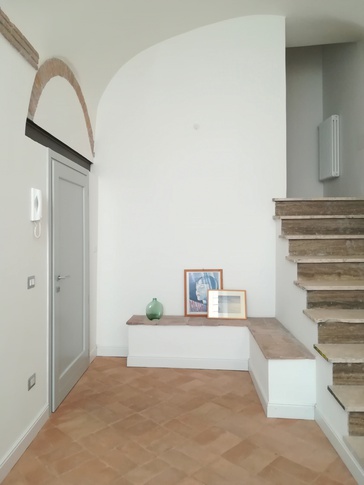 Ingresso in stile contemporaneo di 18 di ELLE architetture | Luigi Longo architetto