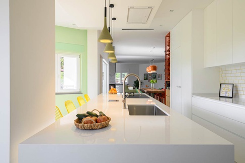 Cucina in stile contemporaneo di 25 di MANUARINO architettura design comunicazione