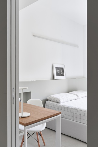 Camera da Letto in stile minimal di 14 di AV Architettura