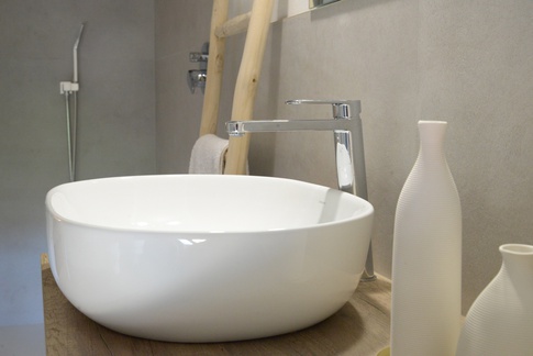 Bagno in stile minimal di 8 di Vania visani architetto