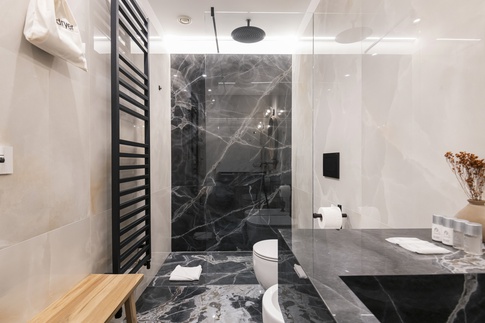 Bagno in stile contemporaneo di 6 di Studio Mariana Martini & Partners