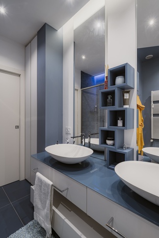 Bagno in stile contemporaneo di 6 di Annalisa Carli Architetto