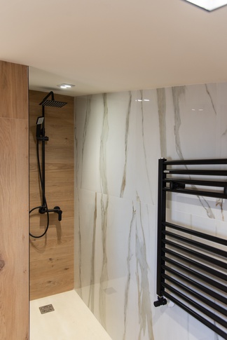 Bagno in stile contemporaneo di 5 di ValentinaZoccoArchitetto