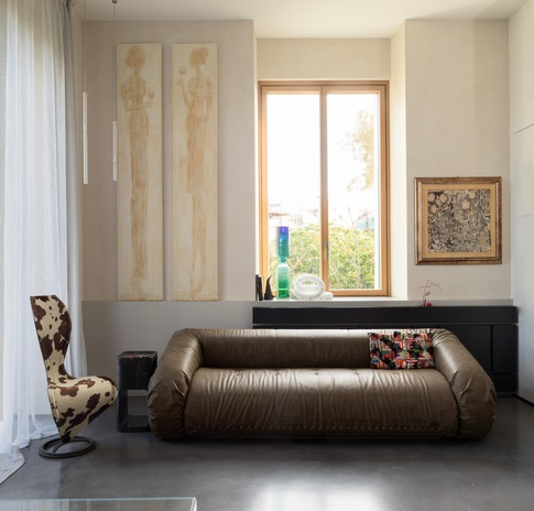 Open Space in stile contemporaneo di 36 di Valentina Garraffa architetto light designer