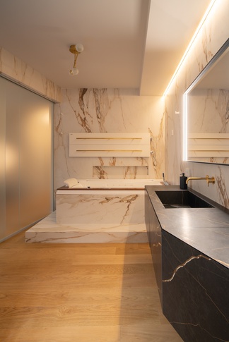 Bagno in stile contemporaneo di 20 di EasyRelooking srls