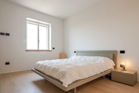 Camera da Letto in stile minimal di 18 di Paolo Gaudenzi | architetto