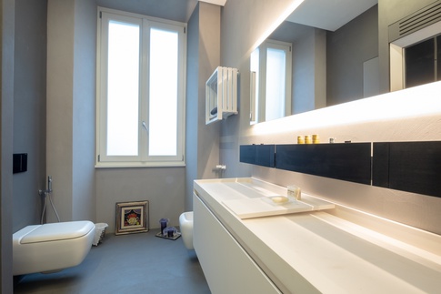 Bagno in stile contemporaneo di 6 di officineMAMA