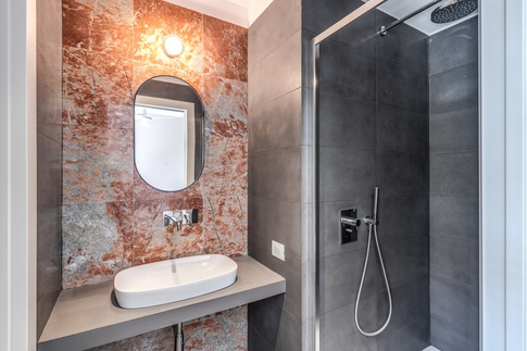 Bagno in stile contemporaneo di 4 di 2F Innova srl