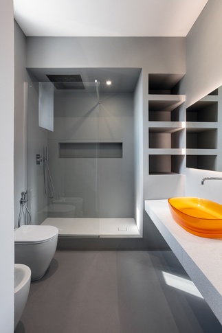 Bagno in stile minimal di 8 di Studio Gaetano Riccardelli