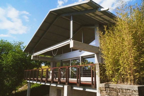 Terrazza in stile moderno di 48 di Domus Dreams