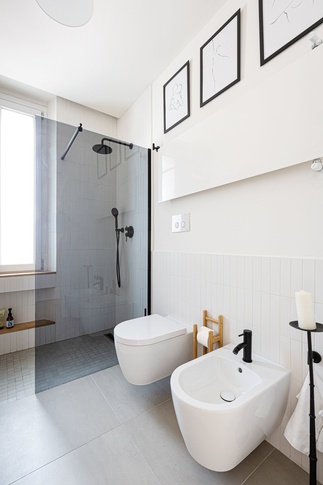 Bagno in stile scandinavo di 6 di Matteo Martini Architetto