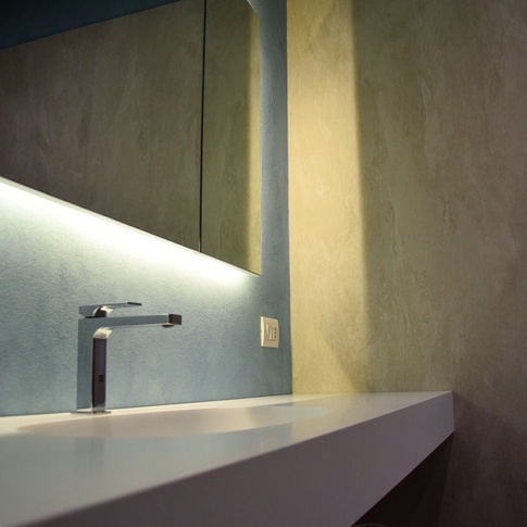 Bagno in stile moderno di 10 di Andrea Benedetti Architetto