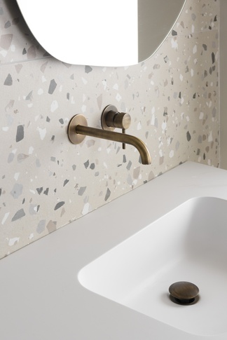 Bagno in stile contemporaneo di 6 di EasyRelooking srls