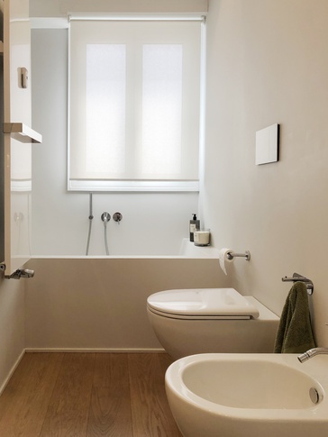 Bagno in stile contemporaneo di 6 di Francesca Macellari