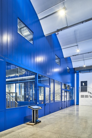 Open Space in stile industriale di 3800 di COLLETTIVO_INVƎRSO Open Space in stile industriale di 3800 di COLLETTIVO_INVƎRSO