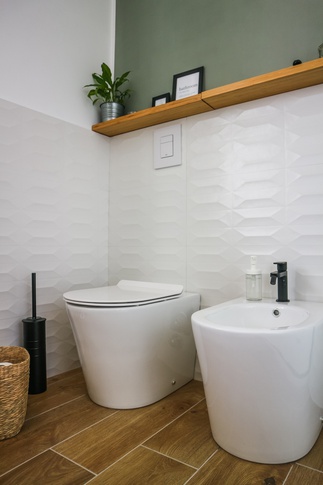 Bagno in stile moderno di 6 di Studio LABventinove