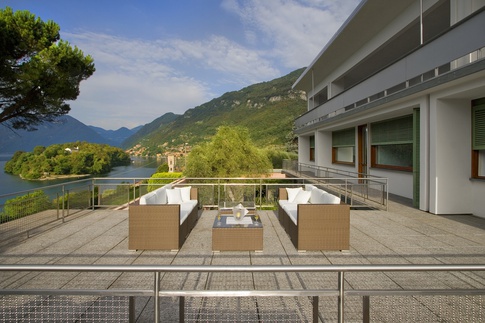 Terrazza in stile anni '50 di 10 di Chantal Forzatti architetto