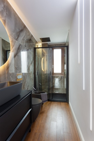 Bagno in stile contemporaneo di 5 di Alice Palese Atelier