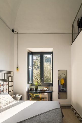 Camera da Letto in stile eclettico di 14 di VALENTINA AUTIERO    architecture │ interiors │ design projects