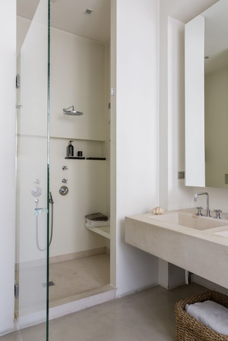 Bagno in stile minimal di 9 di MOA studio