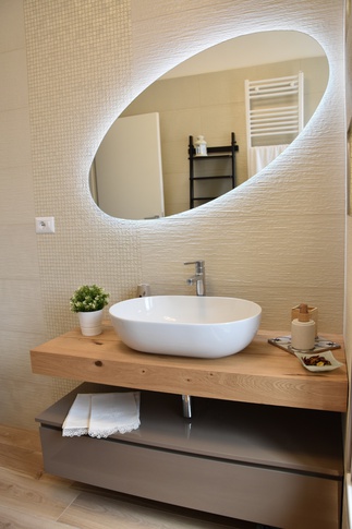 Bagno in stile contemporaneo di 5 di A+A Architects