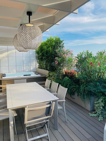 Terrazza in stile moderno di 72 di Alessandra Parolini Studio