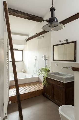 Bagno in stile moderno di 10 di Brando Cimarosti Photography