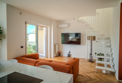 Open Space in stile minimal di 30 di Jessica Damiani architetto Open Space in stile minimal di 30 di Jessica Damiani architetto