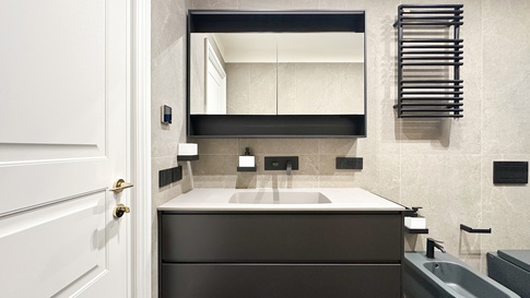 Bagno in stile eclettico di 6 di Studio Gaetano Riccardelli Bagno in stile eclettico di 6 di Studio Gaetano Riccardelli