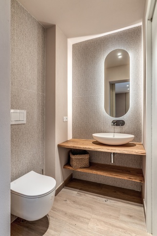 Bagno di Servizio in stile coloniale di 3 di MOB Architects