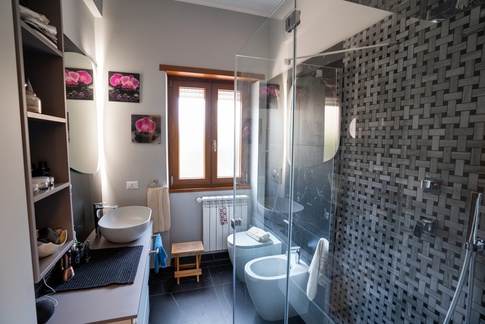 Bagno in stile contemporaneo di 5 di Arch. Floriana Ferraioli