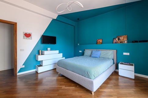 Camera da Letto in stile moderno di 25 di Re-Built Studio