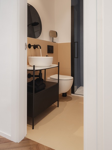 Bagno in stile moderno di 3 di Studio Tandem Architetti